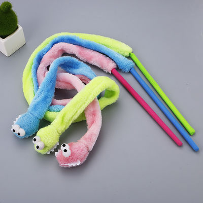 かわいい耐久猫のおもちゃのティーザー ヘビの形の子ネコのPlush細い棒31g