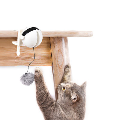 相互電子自動上昇の球猫ペットはおかしい棒猫のティーザーおもちゃをもてあそぶ