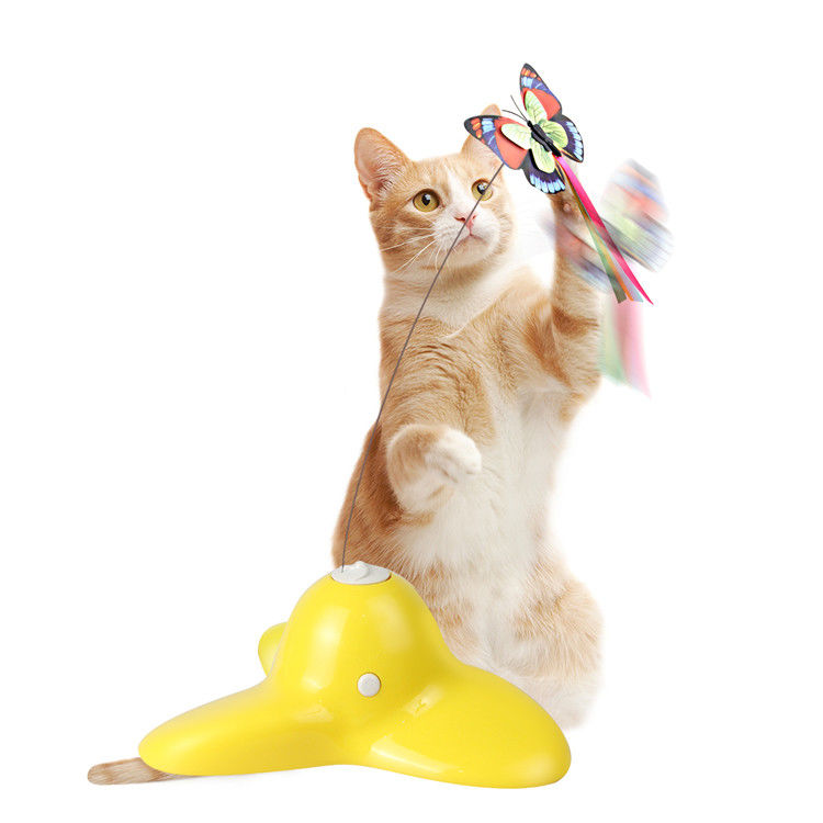 285g猫ペットはなびき虫の電気回転蝶猫のおもちゃをもてあそぶ