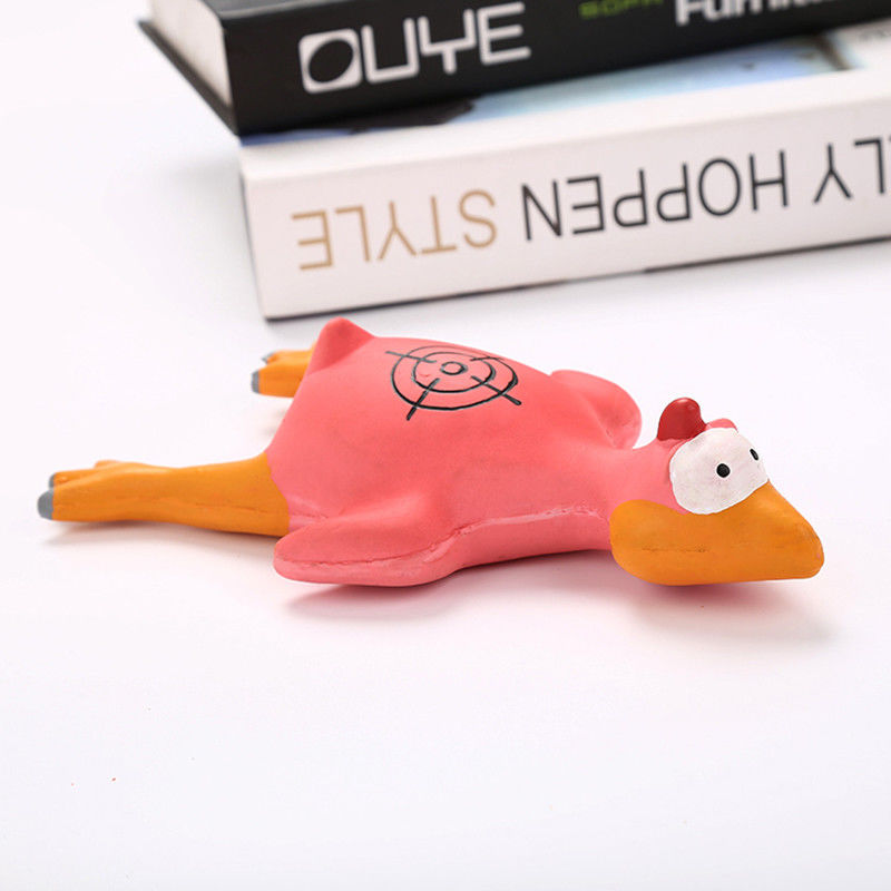 トルコ23cmを叫ぶおもちゃのモルの乳液をかみ砕いているペット ピカピカの犬
