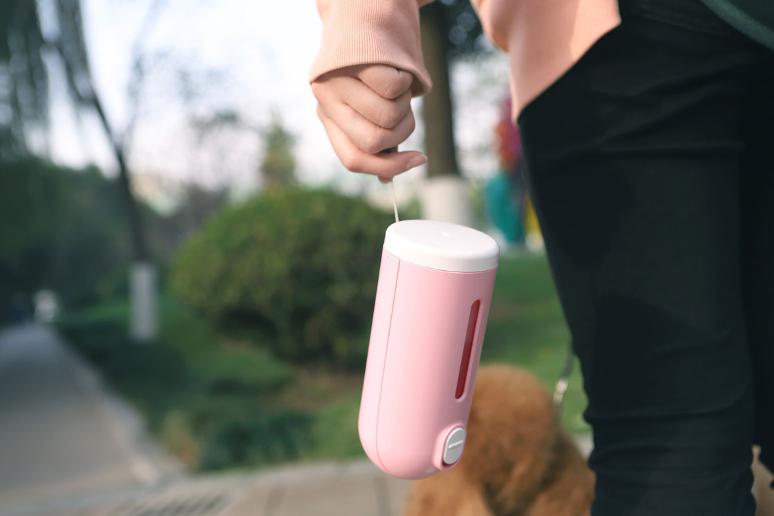 ピンクの折り畳み式犬の水差しディスペンサー小さい犬小型携帯用ペットやかん